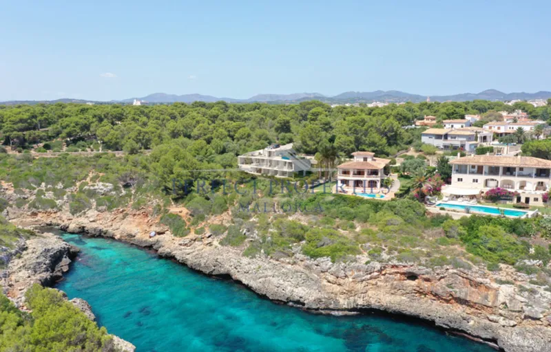Spectacular architect villa in futuristic style in 1st sea line directly at Cala Murta — photo 2