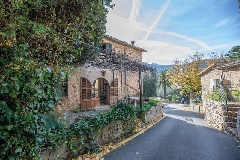 Property to renovate in Deià centre — photo 3