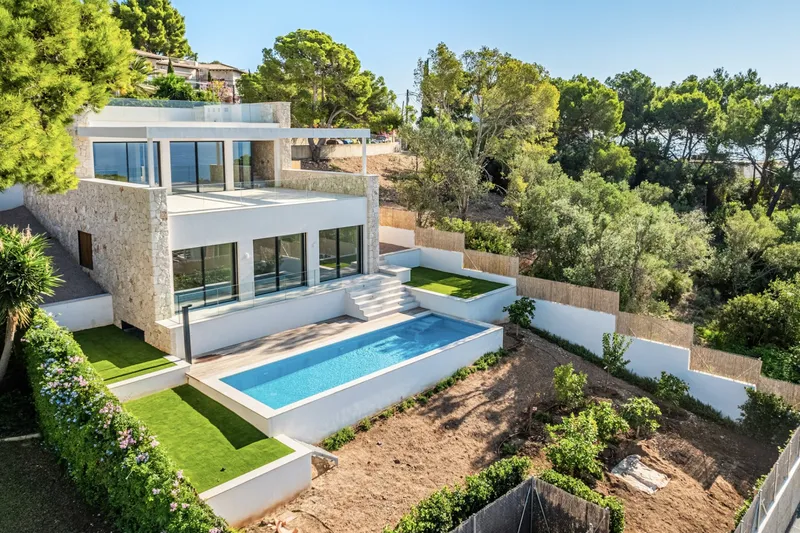 Elegant luxury villa in a privileged location with impressive sea views — photo 9