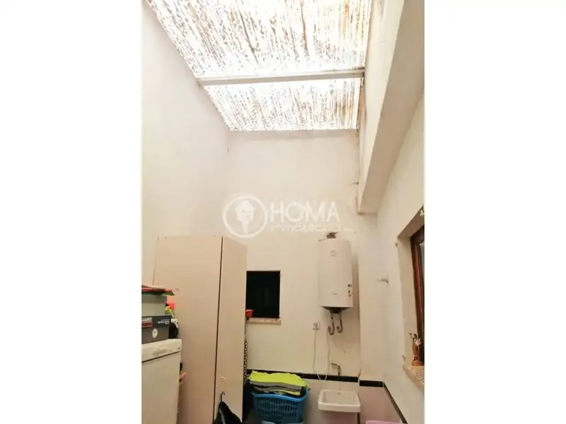 Discover this wonderful 418 m² townhouse in the quiet area of Ses Cadenes. It is distributed over three floors, ideal for a large family or investors seeking immediate profitability and expansion potential. — photo 11