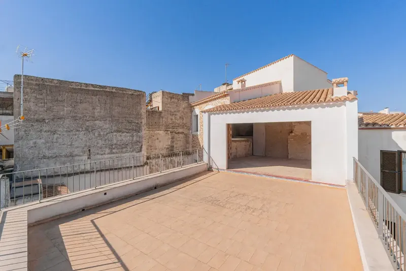 For sale: spacious home in the heart of Felanitx, on a quiet pedestrian street and in a privileged location. It is a — photo 4