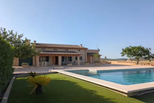 Sineu, stylish finca with a pool in a rural setting not far from the charming village of Sineu — photo 1
