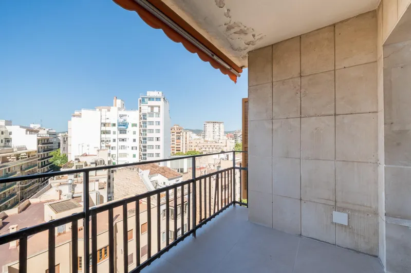 Central Apartment with Sea Views — photo 1