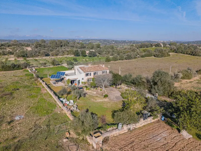 Rustic house for sale, built in 2002, ready to move into, located just 10 minutes from Sineu — photo 1