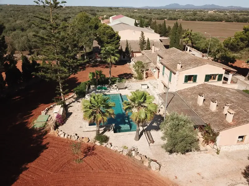 We present a unique opportunity to acquire a magnificent rustic estate of 86,000 m², located a few minutes from Sa Ràpita, in a — photo 3