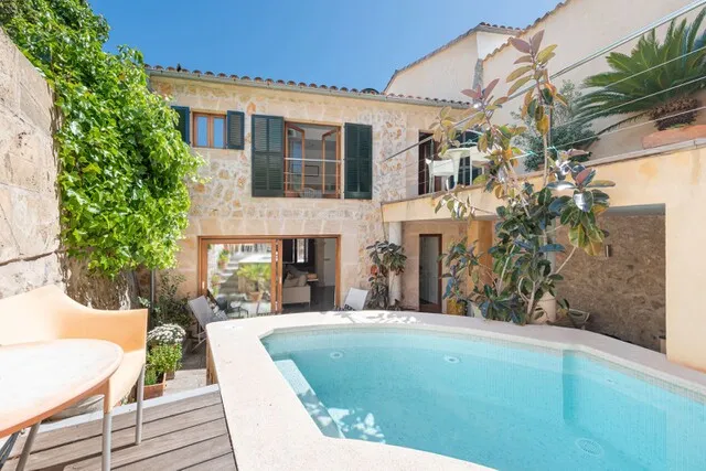 Charming town house with pool for sale in Pollensa Old Town, North Mallorca — photo 1