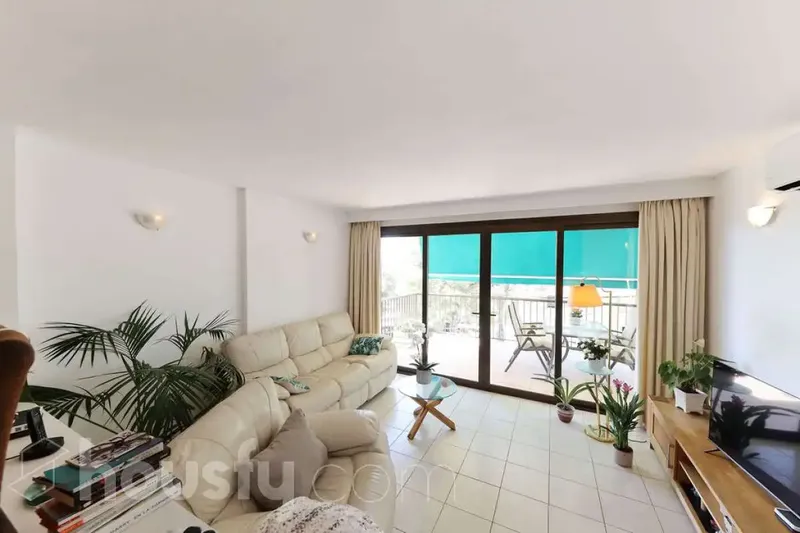 Housfy sells 🏡 bright flat located in Santa Ponça, comprising 81m2 usable (verified with the Directorate General of Cadastre). Const — photo 1