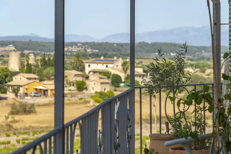 Serneholt Estate presenta en exclusiva este espectacular ático en Montuïri, que disfruta de excepcionales vistas panorámicas de 360 grados s — photo 3