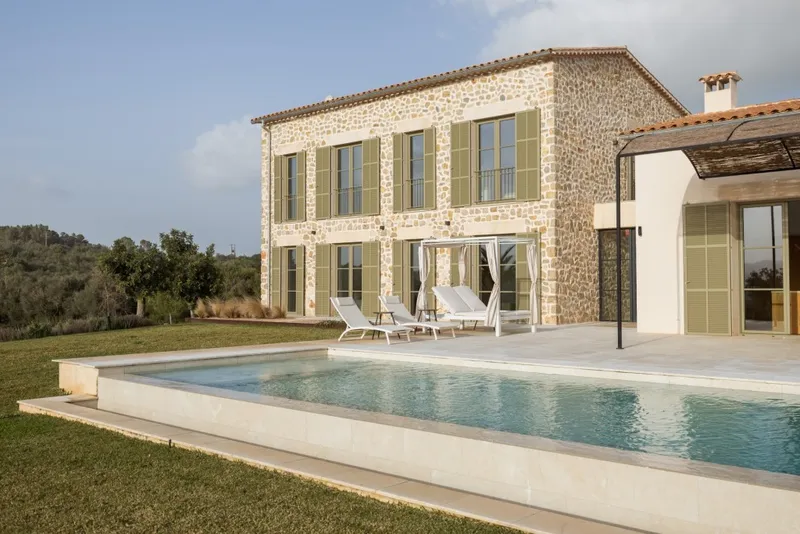 Porreres quiet location country property for sale with various terraces and wooden beams — photo 2