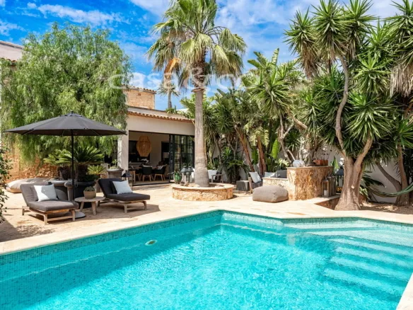 Village house in Es Llombards with pool and garage — photo 1