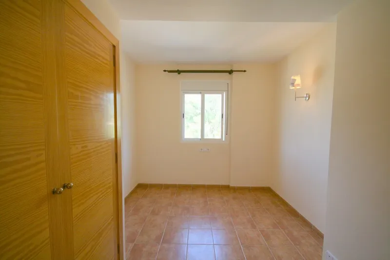 Unfurnished apartment in a beautiful location in Santa Ponsa, close to the centre 1 — photo 4