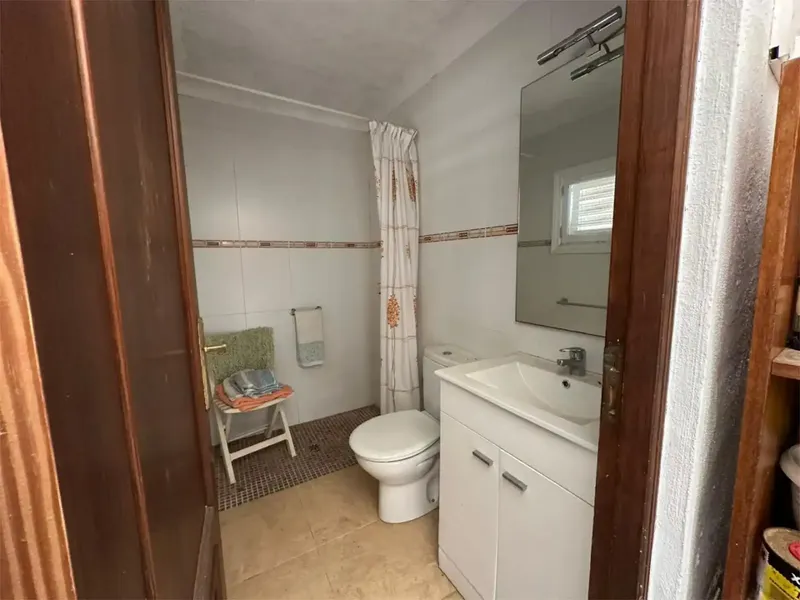 House to renovate consisting of three floors, ground floor with large patio-garden, 2 bedrooms, entrance hall, kitchen, bathroom, laundry room and — photo 8