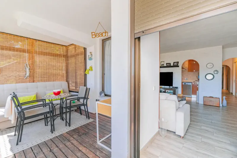 We present this fantastic home located in Santa Ponça, one of the most sought-after areas in southwest Mallorca, known for its — photo 3