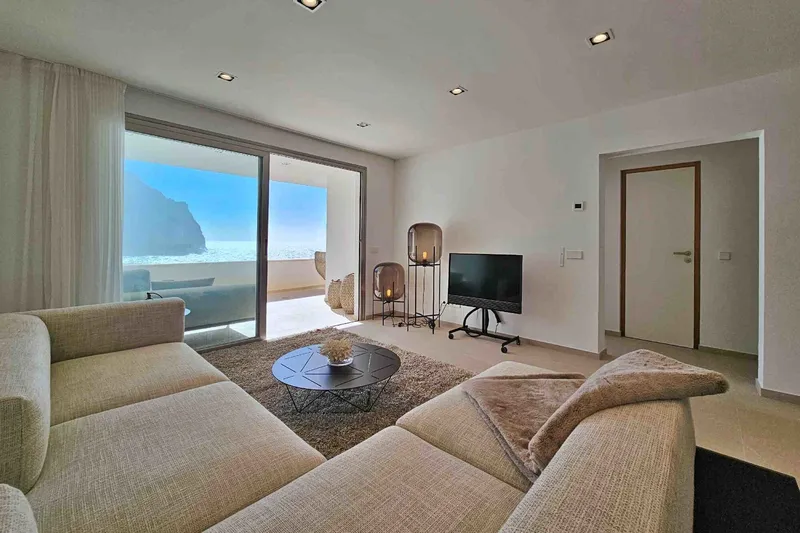 Stylish apartment with spectacular sea views — photo 3