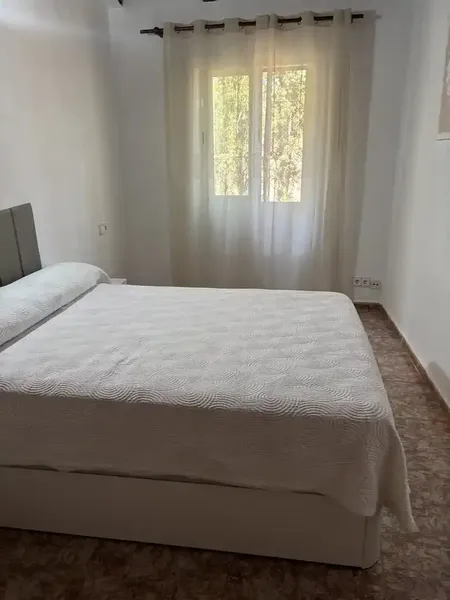 Se alquila acogedor chalet de estilo rústico de 110m construidos , ideal para quienes buscan tranquilidad, comodidad y espacio, tanto para v — photo 9