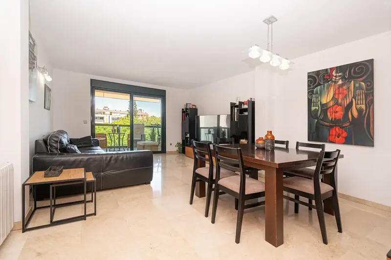 Fantastic 3-bedroom apartment with terrace, parking, storage room and park views in Camp Redó — photo 7