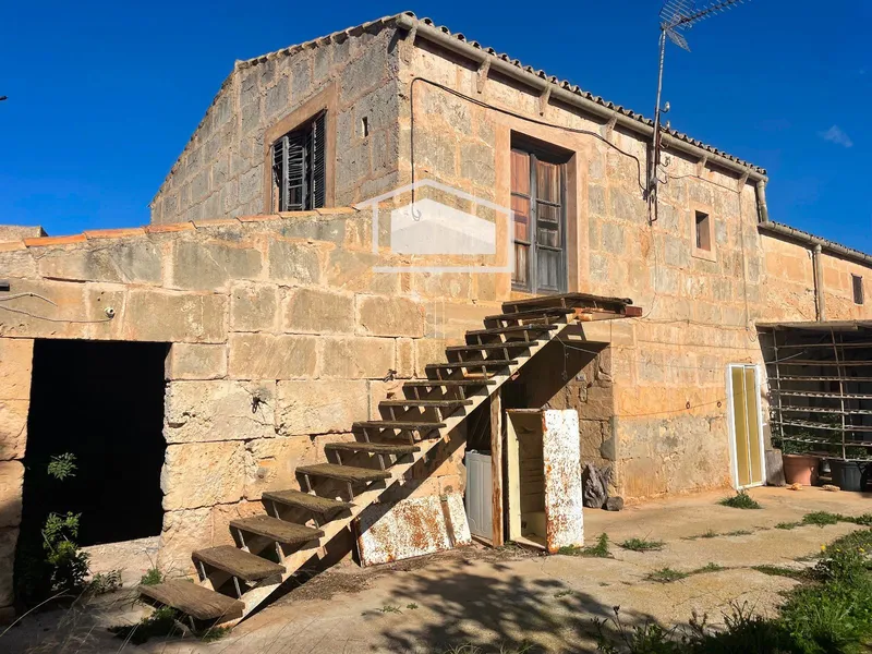 Rustic finca of 661 m² built to renovate on a large plot between Ses Salines and Campos — photo 8