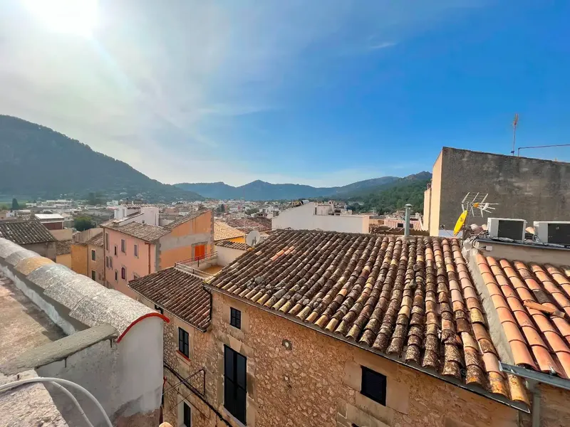 Quiet but central house in Pollensa with 3 bedrooms, 1 bathroom, living room, kitchen with dining area, patio, laundry room and rooftop terrace with — photo 3