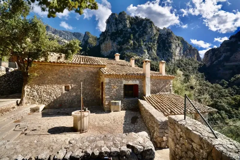 Beautiful and ancient mountain estate for sale in Escorca — photo 3