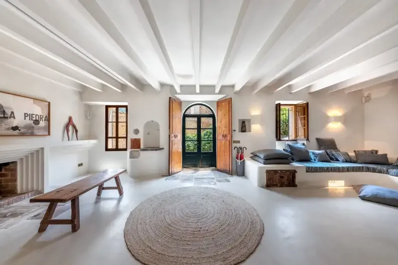 Discover this architectural gem in the idyllic village of Deià, just steps from its charming shops, cafés and restaurants. — photo 4