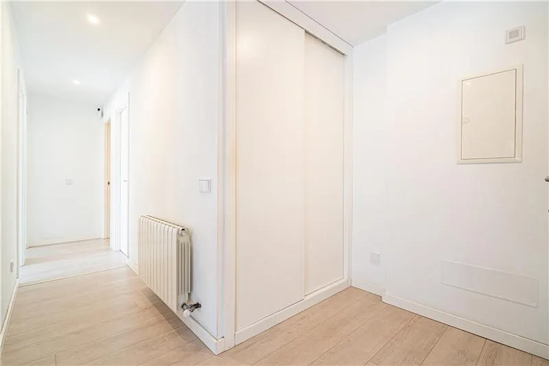 Bright, practically new flat in the exclusive Colegios area — photo 8