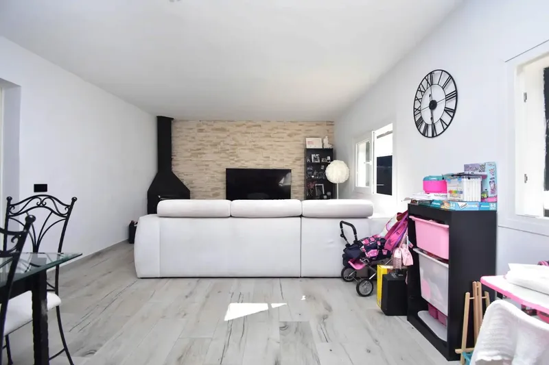 Discover your new home in the idyllic neighborhood of Es Pil·larí! This charming detached villa awaits you minutes from the beach — photo 3