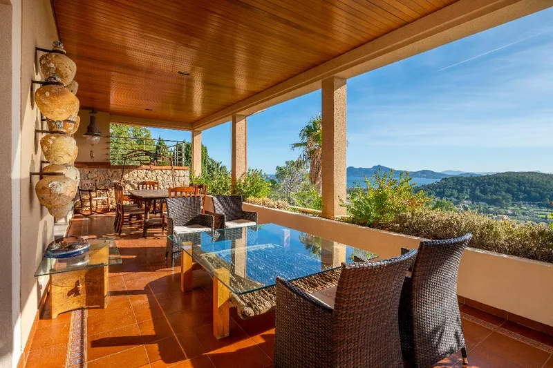 Exclusive villa set in an elevated position with panoramic views over the bay of Puerto de Pollensa — photo 10
