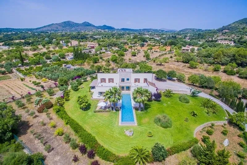 Unique estate property with guesthouse close to the beach and terrific sea view — photo 1