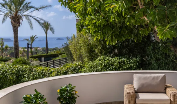 Spacious Family Villa with Mediterranean Charm — photo 3