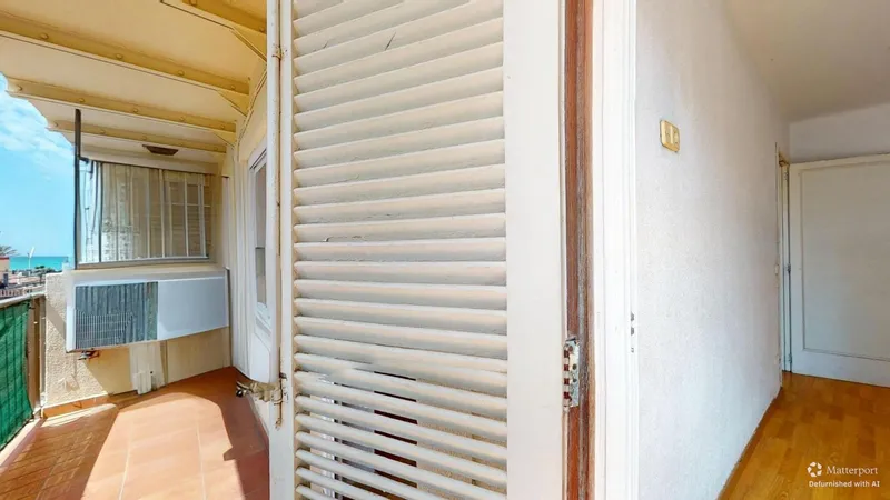 Three-bedroom apartment with large balcony just 100 meters from the beach — photo 12