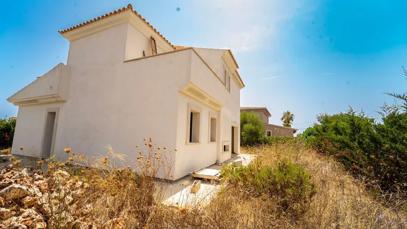 Contemporary villa in Cala Murada with privacy, spaciousness, great potential and project — photo 12