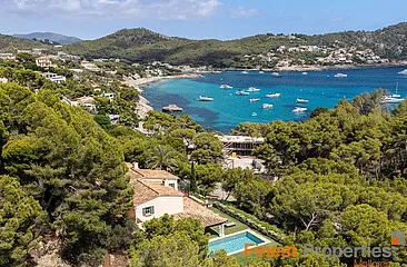 Mediterranean villa in quiet residential area in Camp de Mar for sale — photo 1