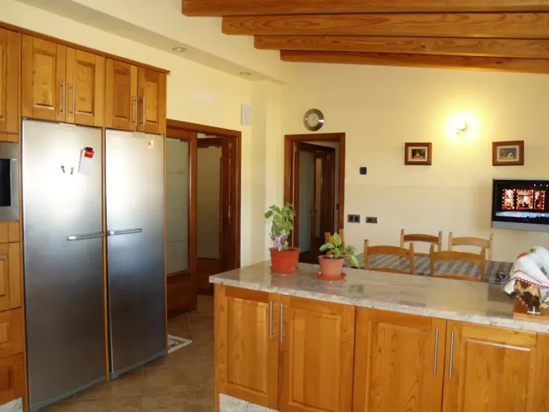 On a plot of 19,600 square meters in the Son Ferriol area, very well connected to Palma, airport, beaches, etc.... we find — photo 9