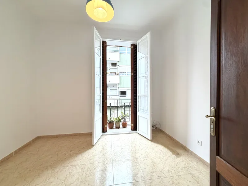Large 6-bedroom apartment — photo 11