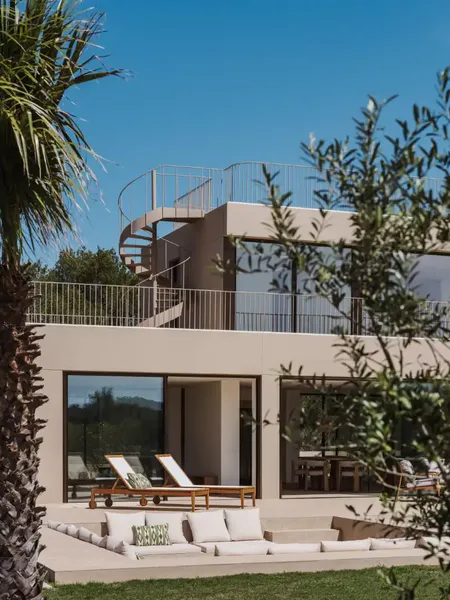 Exclusive villa in Son Gual II, Palma, with 2,006 m² plot and 403 m² built on three floors. — photo 6