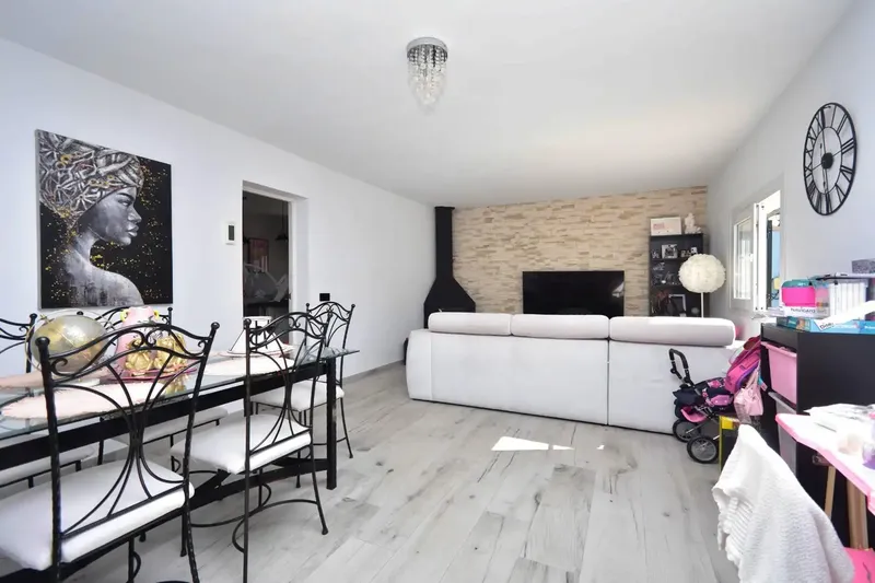 Discover your new home in the idyllic neighborhood of Es Pil·larí! This charming detached villa awaits you minutes from the beach — photo 1