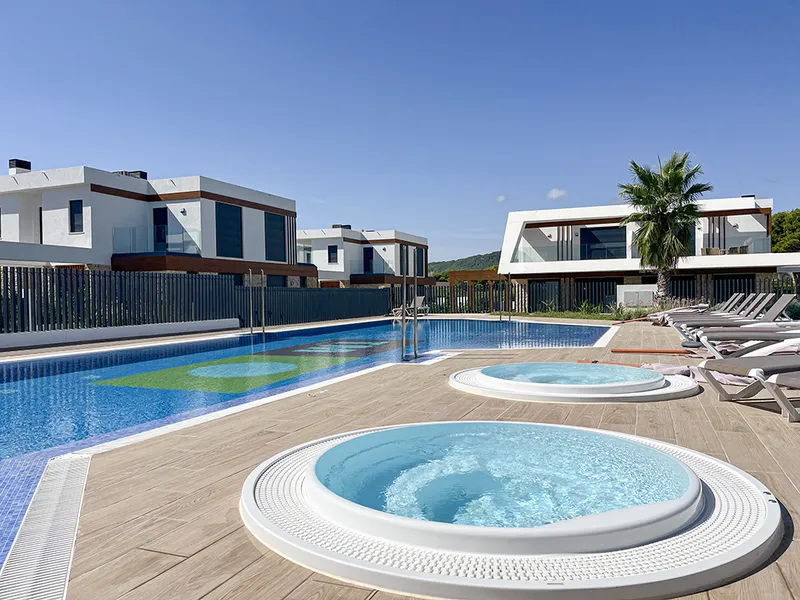 New modern terraced house in a popular residential complex in Cala Ratjada — photo 2