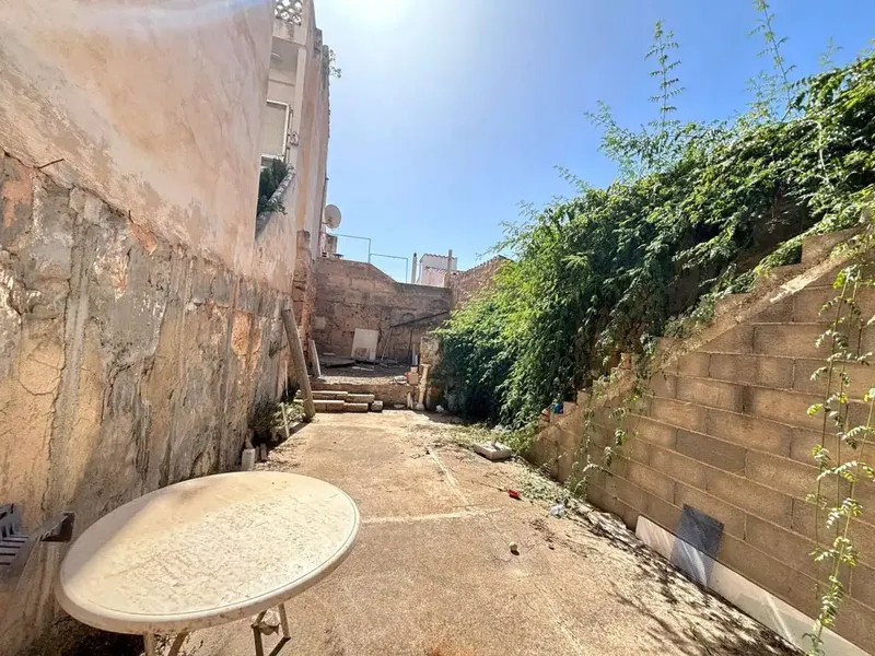Centrally located house close to all services, just 5 minutes from the town hall square, with multiple options — photo 2