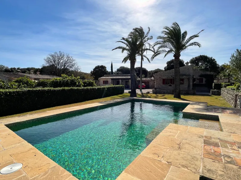 172,000 m2 finca in Pollença with vineyard, pool and guest house — photo 1
