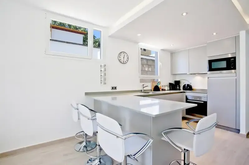 Ground floor apartment for sale in Puerto Andratx, elegantly renovated and located just opposite the prestigious — photo 4