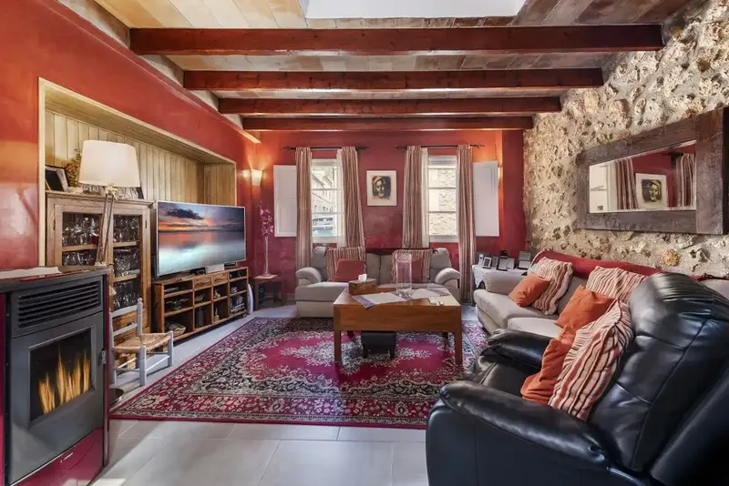 Charming townhouse for sale in Pollensa, on a corner plot on a quiet residential street, just a short — photo 2