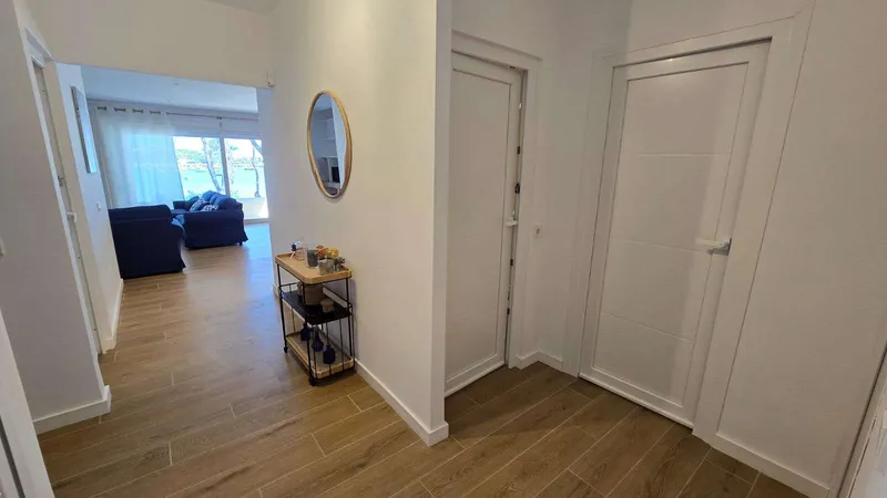92m² apartment with 3 bedrooms, terrace and sea view for rent — photo 8