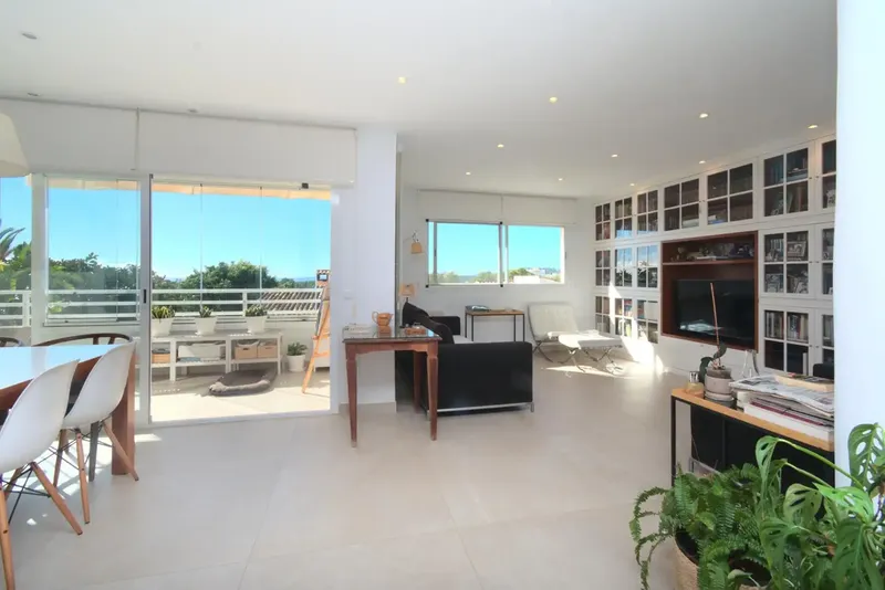 Discover an architectural gem in Palma, a magnificent duplex located in the prestigious Bonanova neighborhood. With its impressive 247 m2 — photo 3