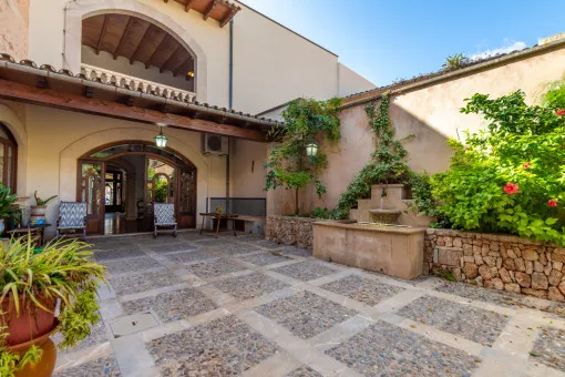 Campos, magnificent 17th-century village house in the center of Campos — photo 1