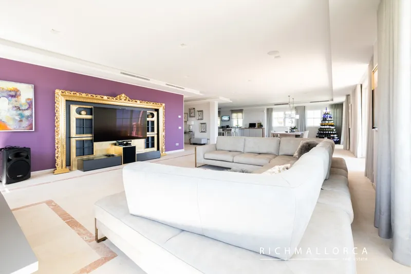 South-facing villa with pool and sea view — photo 6