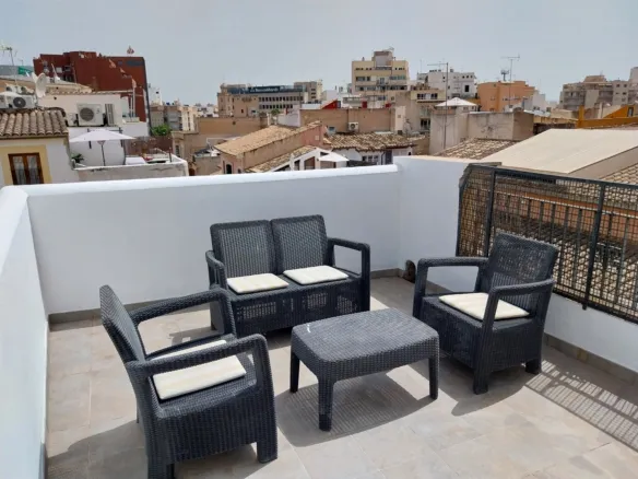 Palma Old Town: Renovated apartment with private terrace and optional underground parking space — photo 1