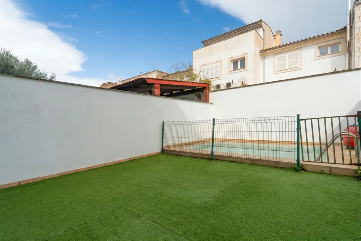 Townhouse with private pool in Ses Salines, 146 m² — photo 1
