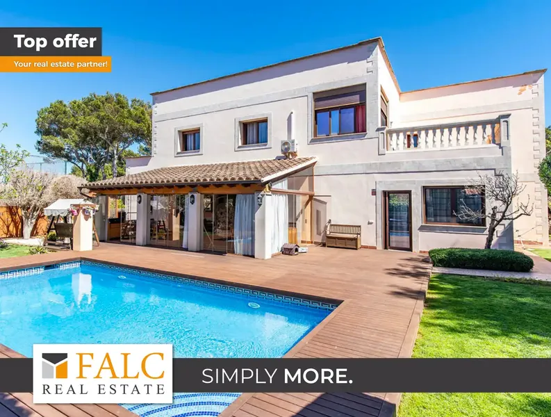 This beautiful villa in El Toro is located in a quiet residential area, a short distance from the luxurious marina of Port Adriano and — photo 1