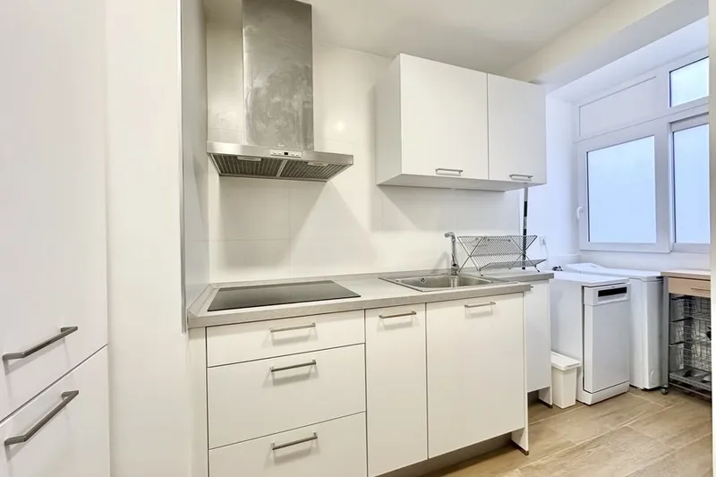 Renovated 2-bedroom flat close to the beach in Portixol — photo 7