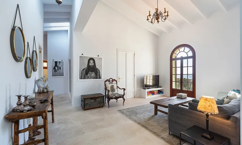Seasonal rental: Renovated house with sea views for rent in Cala Major — photo 10
